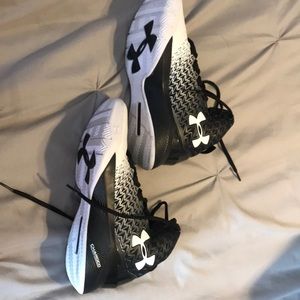 Black and white under armor basketball shoes